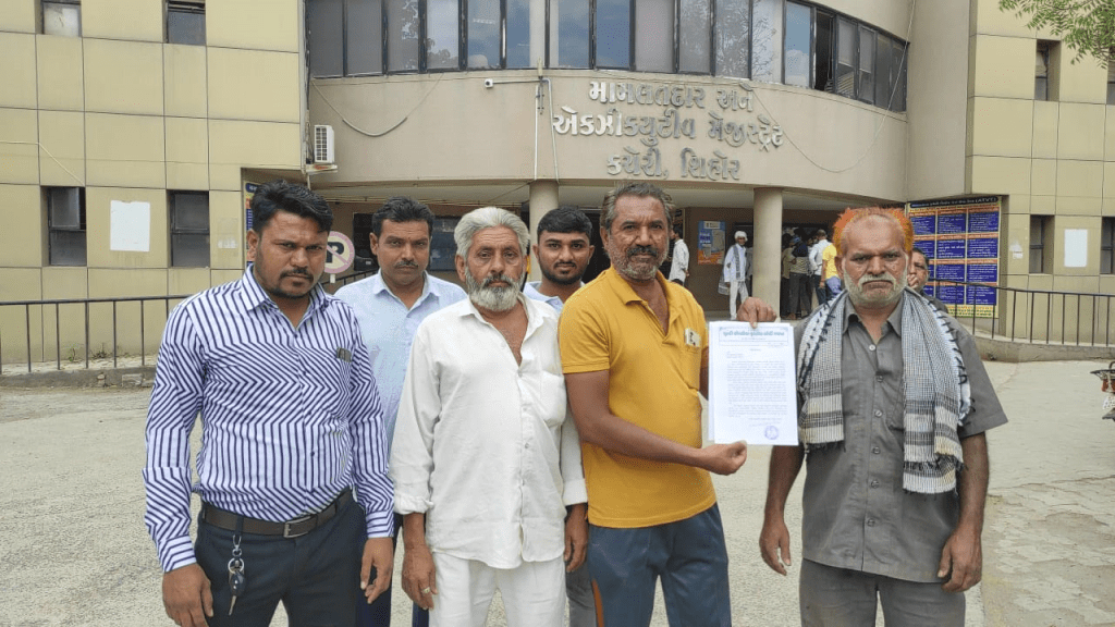 Sihor; Waral Ghanchi Samaj filed a petition to the Mamlatdar - demanding a permanent ban on the public discourse of a girl named Kajal Shintapa.