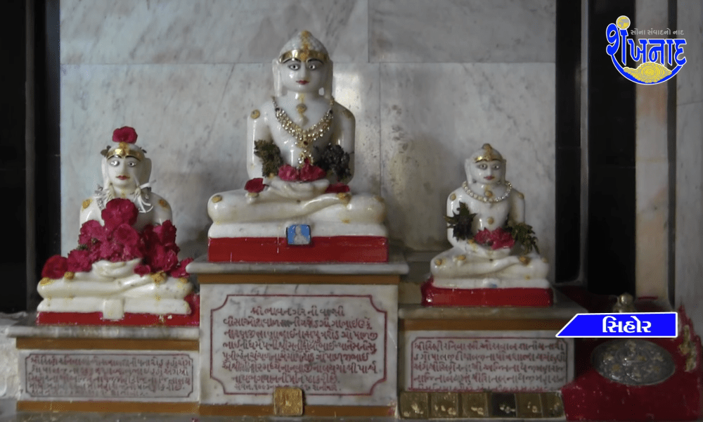 On the occasion of Sri Mahavir's birth anniversary, a procession took place at Sihore.