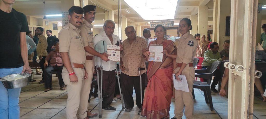 SHE team of Sehore Police visited elders to create awareness about cyber crime