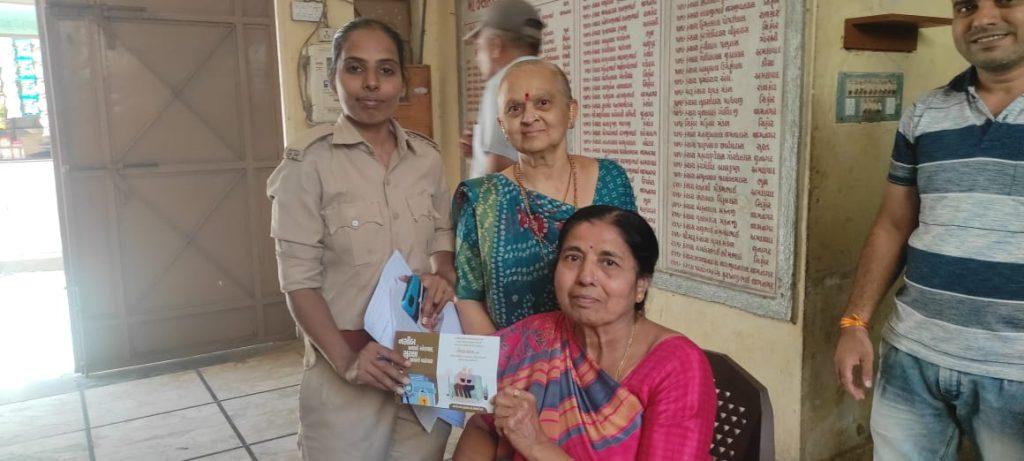 SHE team of Sehore Police visited elders to create awareness about cyber crime