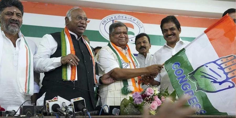 Big blow to BJP in Karnataka!: Former CM Jagdish Shettar joins Congress