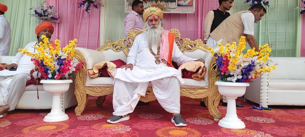 Addiction is a stain of life, don't heal yourself through addiction: Pujya Kanirambapu's response