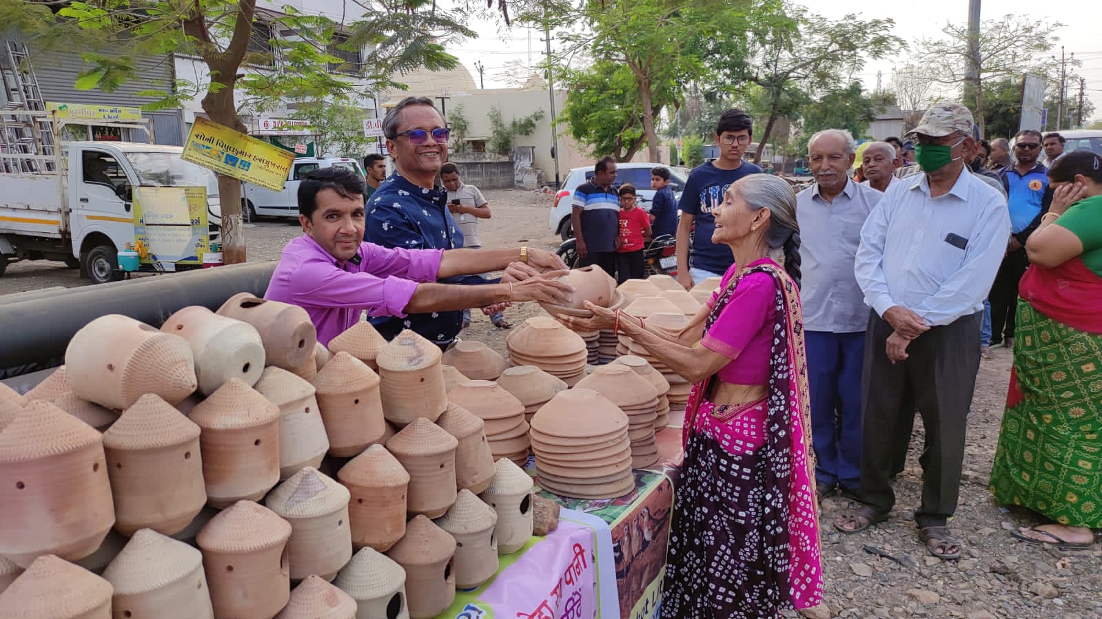 More than 2000 bird houses and water troughs were distributed in different areas of Bhavnagar city