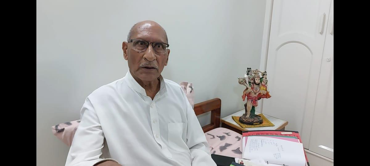 A retired professor from Bhavnagar who composed the Khadi Hanuman Chalis