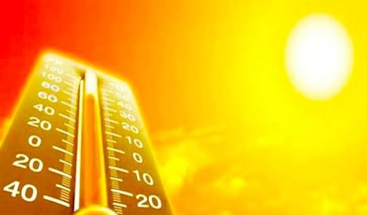 People are troubled by the scorching heat in the district including Sihore