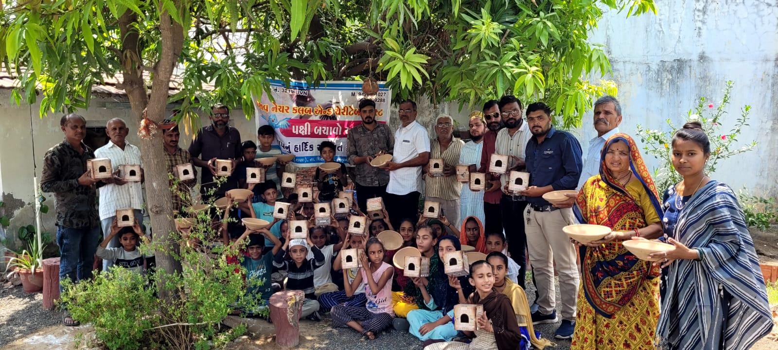 Free Mala Kunda was distributed by Shiv Natural Club and Charitable Trust at Budhana village of Sihore taluk.