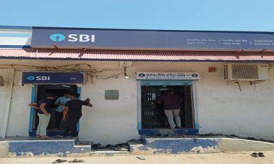 In the SBI branch of Madha village of Sihore, the customers who drive carts with less staff