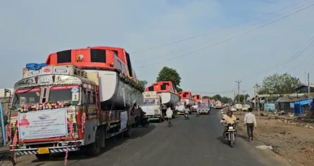 6 Water Service Vessels and 4 Water Ambulances depart for Varanasi to join Clean Ganga campaign from Alang