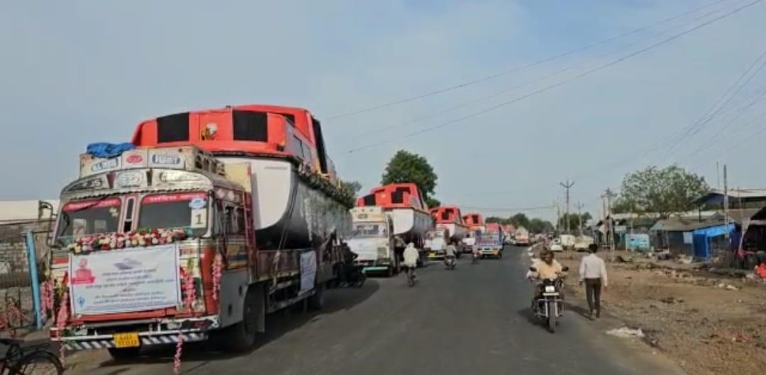 6 Water Service Vessels and 4 Water Ambulances depart for Varanasi to join Clean Ganga campaign from Alang