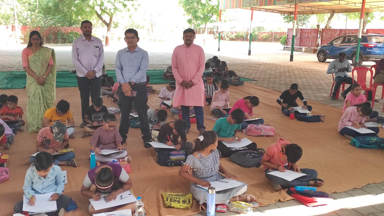 Taluka Open Chitraspargha Rangotsav 2013 held at Vidyamanjari Gnanpeeth, Sihore: A large number of students participated.