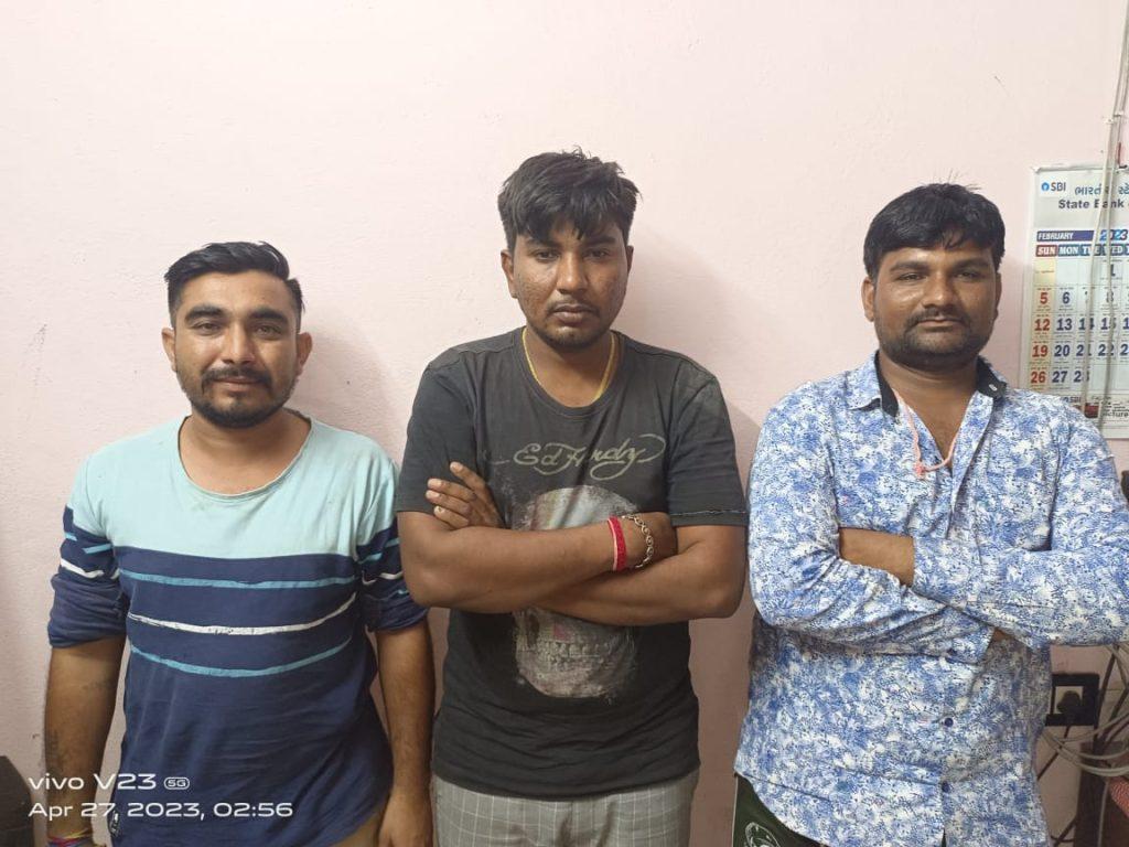 3 were caught playing gambling in the plotting area of Sihore Ramnagar