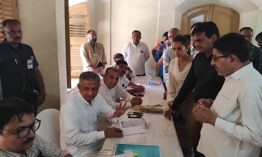 Sihor; On the issue of water issue, BJP workers made a fierce presentation to Kunwarji Bavaliya