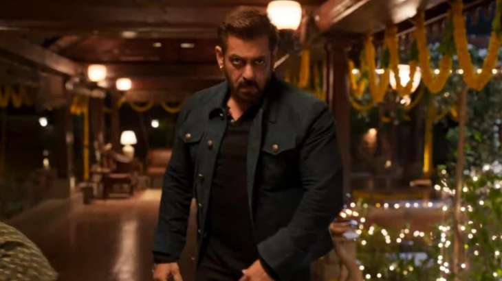 Who started their love chemistry on the sets of 'Kisi Ka Bhai Kisi Ki Jaan'? Salman Khan gave a hint