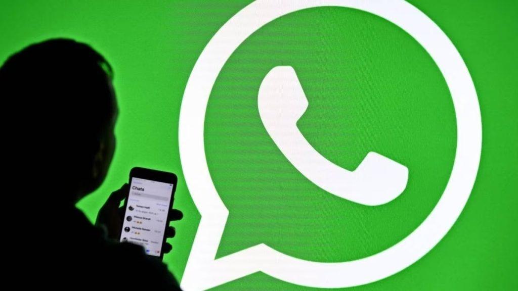 In WhatsApp, the personal chat of 'girlfriend' can be locked, no one can spy