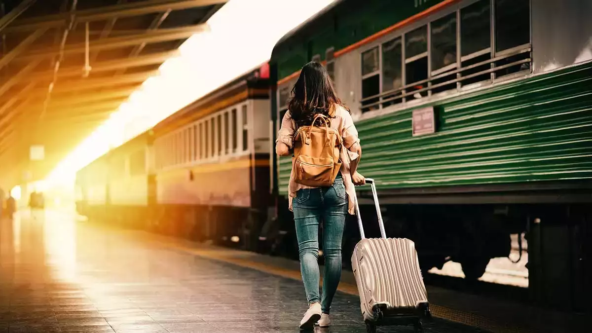 Want to make your train journey comfortable and stress-free, then follow these 6 travel tips