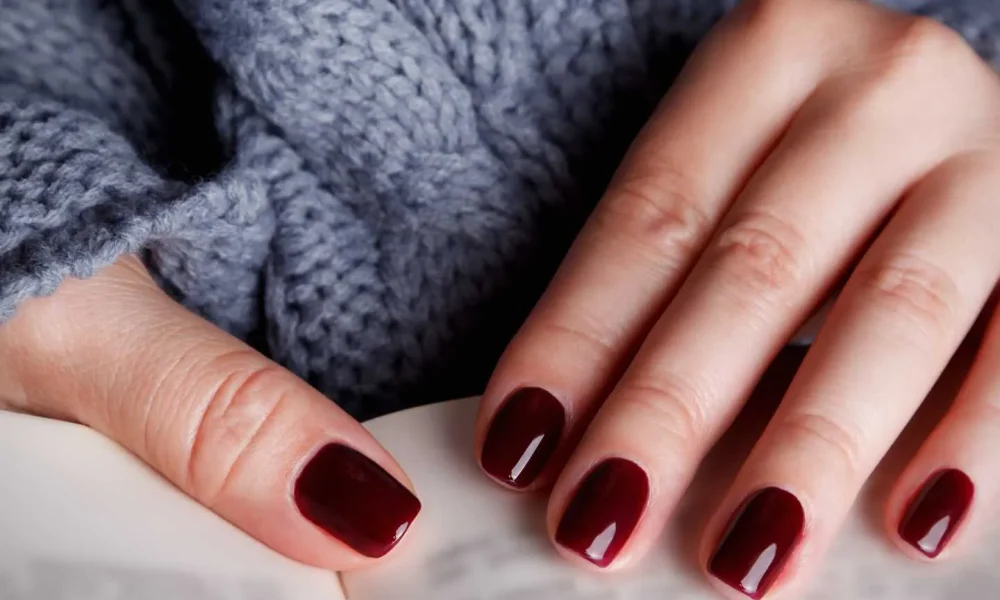 Do not make these mistakes when removing nail glue stuck to the skin, otherwise the skin may be damaged.