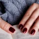 Do not make these mistakes when removing nail glue stuck to the skin, otherwise the skin may be damaged.