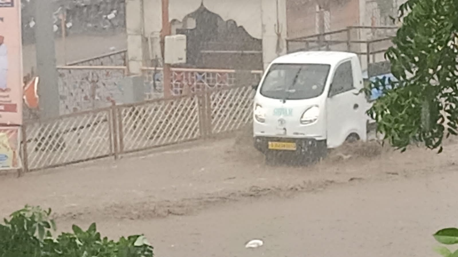 Baisakh rains in Sihore city; Heavy thundershowers; Water water everywhere