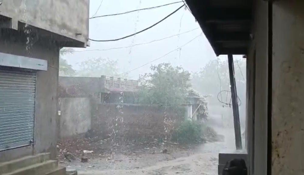 Torrential rains accompanied by thunderstorms in Baisakh, Varal Ramgarh Thorali areas of Sihore