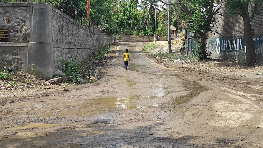 Pedestrians outraged - Sewerage overflowing near Mukteshwar temple in Sihore