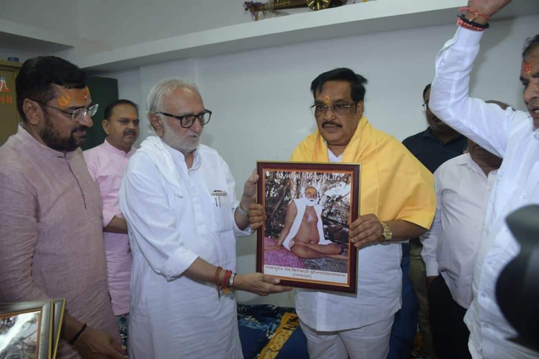 BJP state president C.R.Patil having darshan of Bapa Sitaram in Bagdana