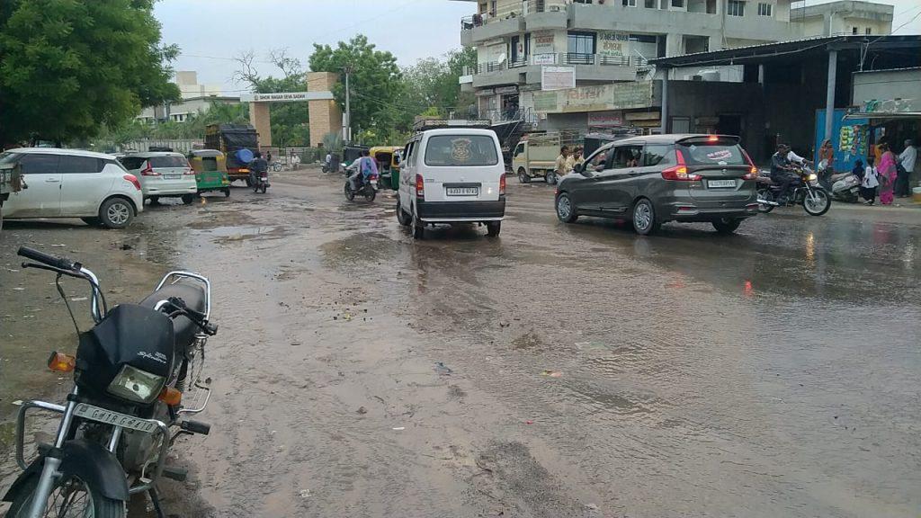 Let's step in now, get rid of overflowing drains: Kakludi of Sehore traders