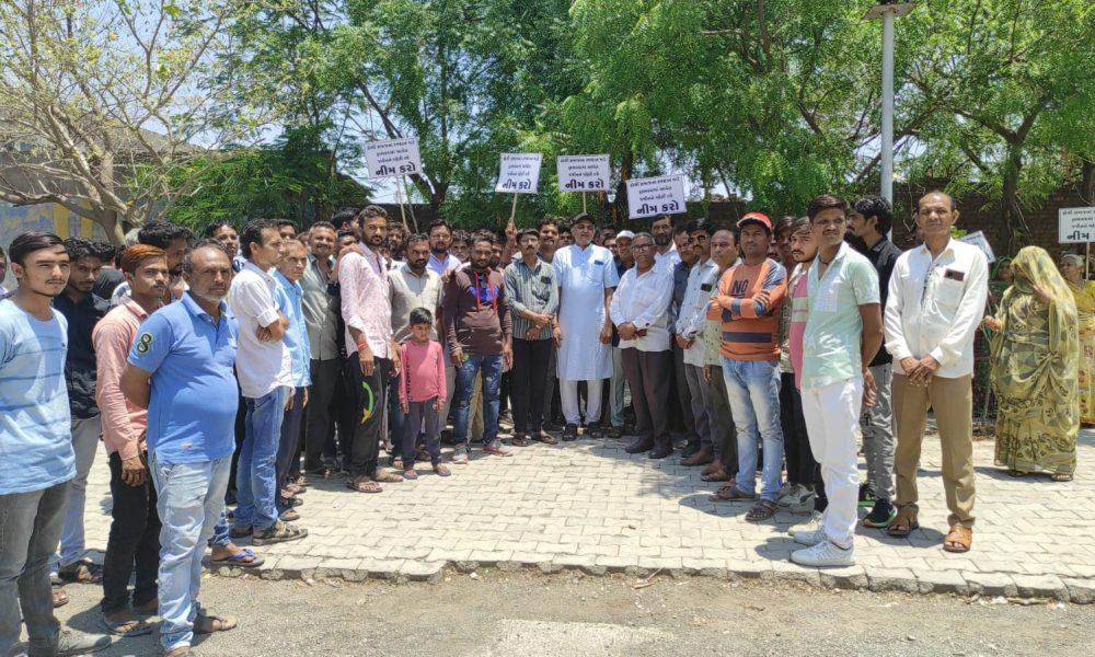 A sit-in with the demand to close the Koli Samaj cremation ground in Sihore Leelapir area at the earliest