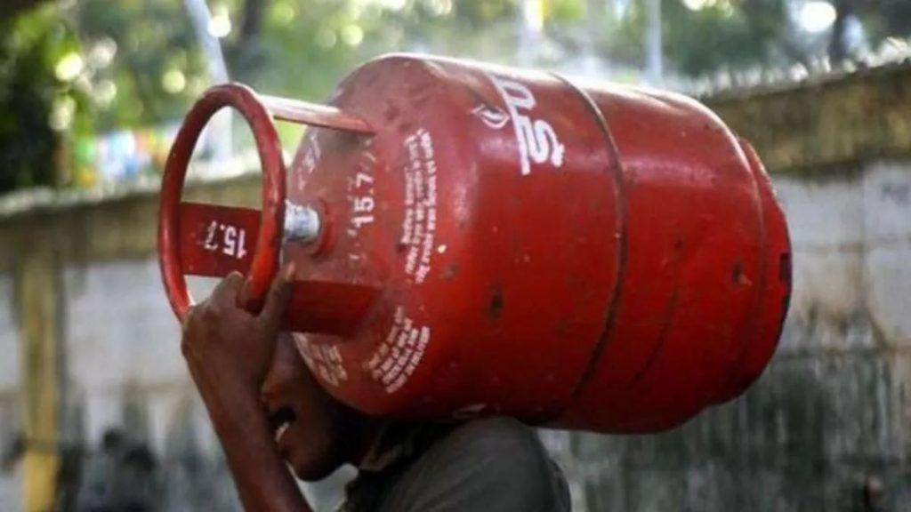 Expiry date written on LPG cylinder can protect against blast, check these things before taking delivery