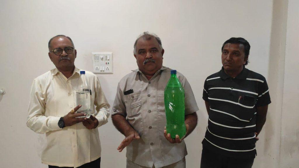 Municipal system failed; Sihore Ward no. 2. Look at distribution of contaminated water; Mawji Sarvaiya filled a bottle of water and reached the municipality