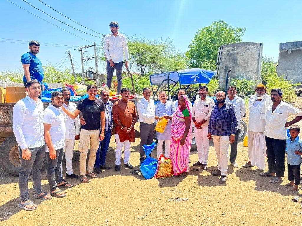 At Garhula village of Sihore, state BJP minister Raghubhai Honbal distributed food grain kits to the needy.
