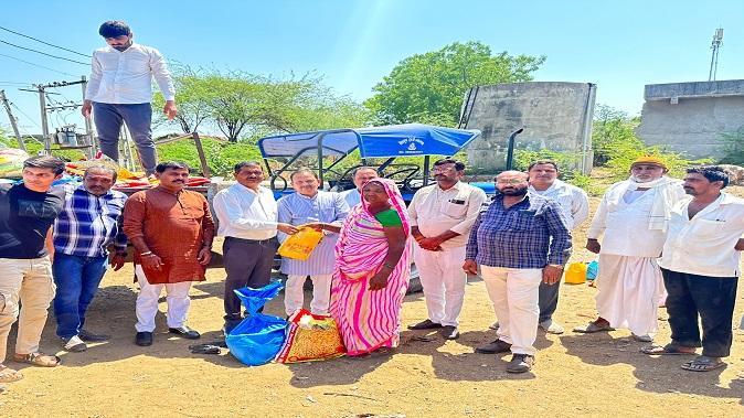 At Garhula village of Sihore, state BJP minister Raghubhai Honbal distributed food grain kits to the needy.