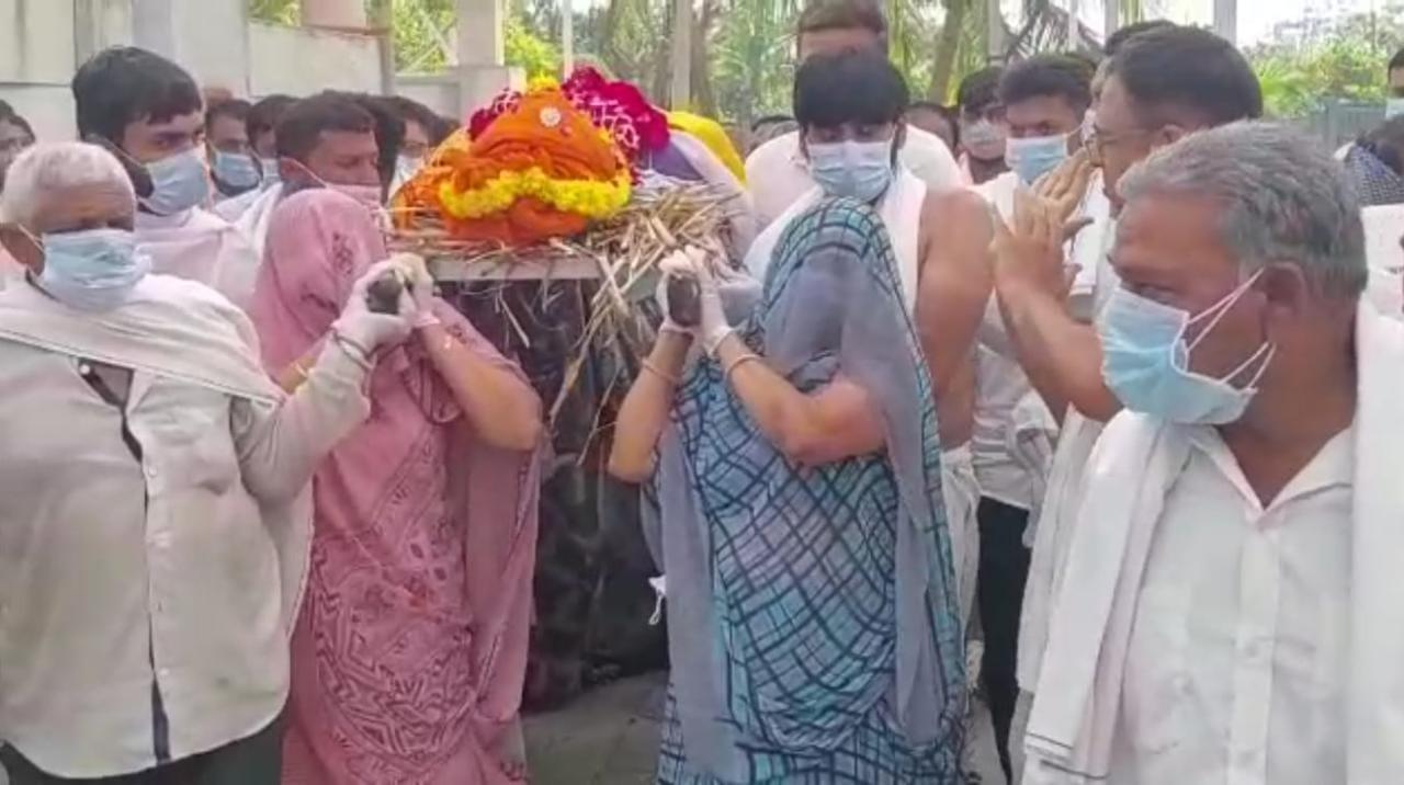 On Mother's Day, a mother gave her son a hug
