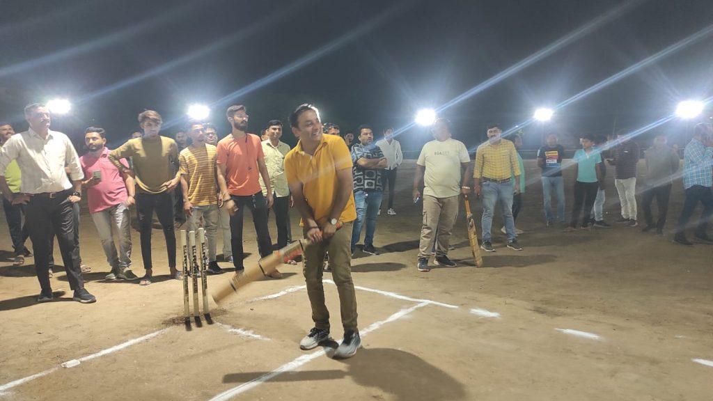 Commencement of night cricket tournament at Sihore to pay tribute to Vhalsoya friends and benefit Gauseva