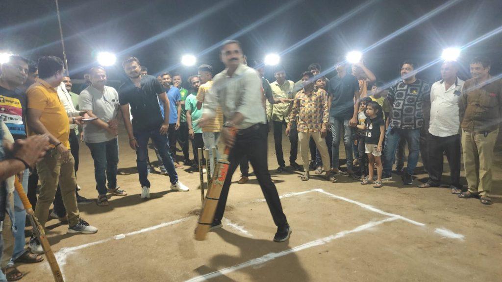 Commencement of night cricket tournament at Sihore to pay tribute to Vhalsoya friends and benefit Gauseva