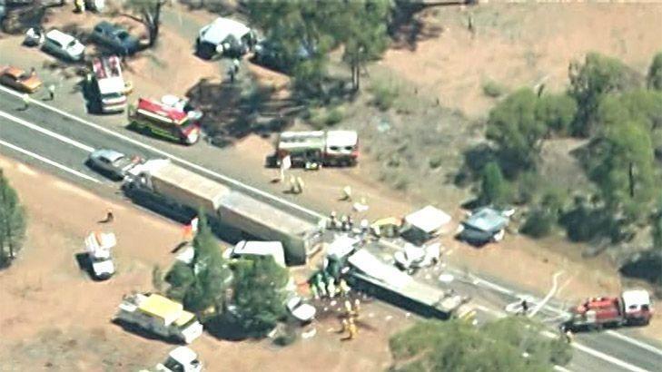 A truck hit my school bus in Australia, 7 children were seriously injured in the accident