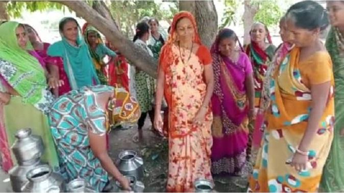 Valkha, Razalpat, women trahimam for water in remote areas of Sihore with scorching heat