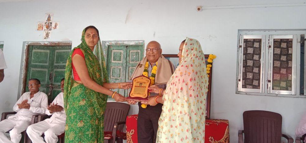 Humanity is great, not money: Dr Dhandukia, the baili of the poor, was honored at Khambha village in Sihore
