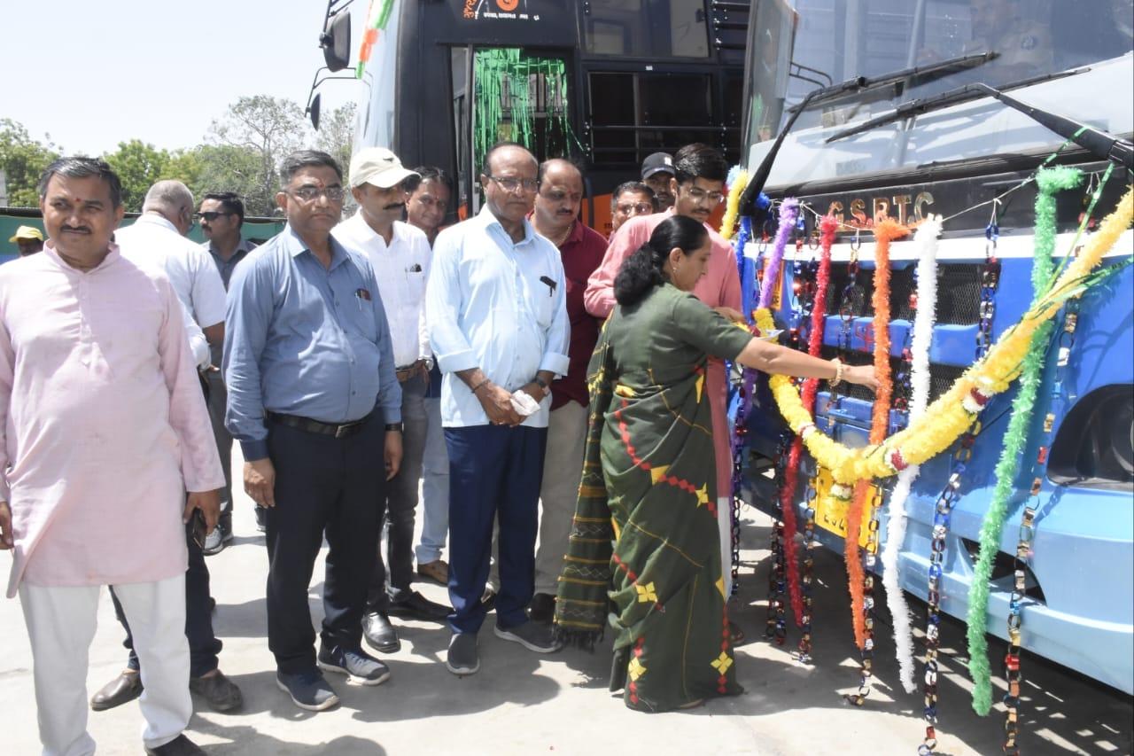Increase in ST bus facility; Bhavnagar MP flagged off 9 new buses from the bus stand