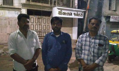 The problem of sewerage in Sihore main market and Motachok is sporadic; Chimki by Congress youth workers