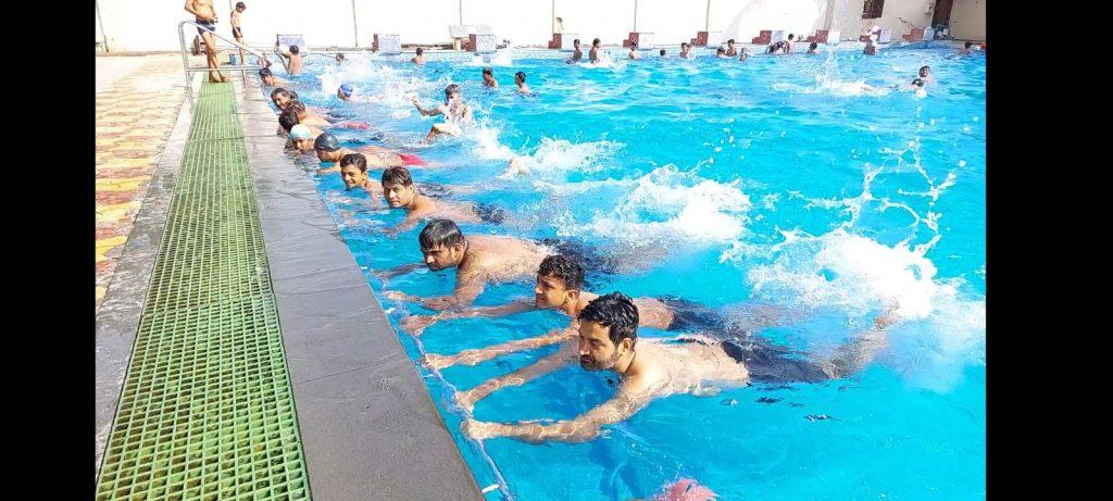 Bhavnagar Municipality managed swimming pools are becoming a blessing; About 1600 people do swimming every day
