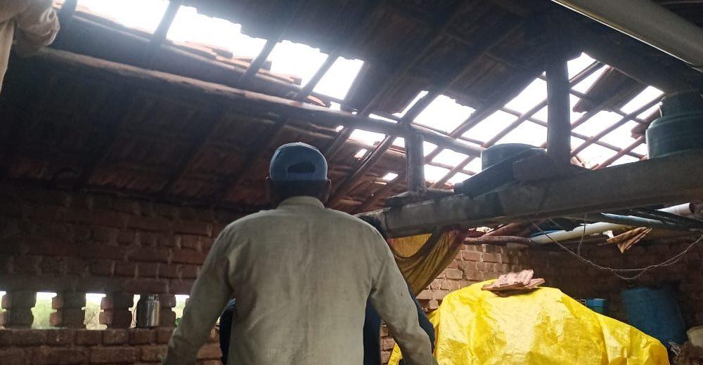 Khambha village of Sihore was hit by heavy rain and storm like wind, pipes and sheets of poor family's house were blown away.
