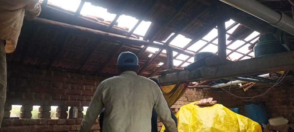 Khambha village of Sihore was hit by heavy rain and storm like wind, pipes and sheets of poor family's house were blown away.