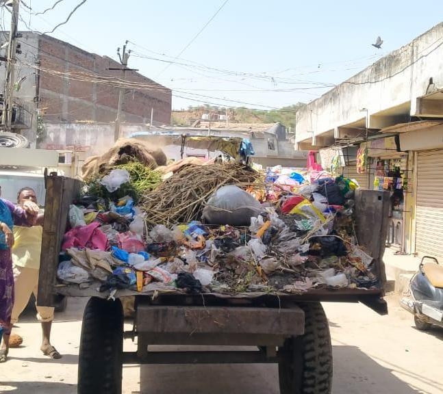 Appalling negligence of garbage disposal tractor drivers by Sihore Municipal Corporation