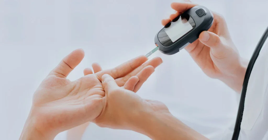 If you are a diabetic, you can also fall prey to these serious problems, be careful