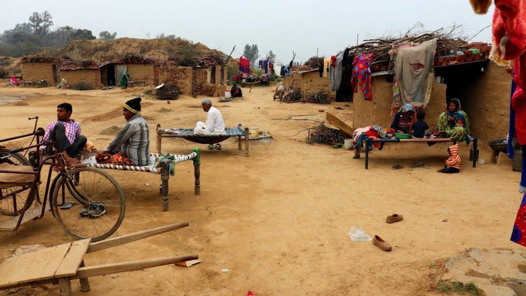 People don't wear slippers here in India, don't go to hospital, know the unique rules of this village