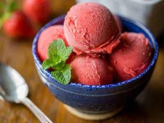 Drunken Strawberry Sorbet: Make Drunken Strawberry Sorbet at home, this drink is nothing short of sweet.