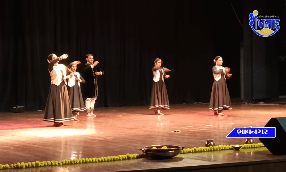 A beautiful performance by Gurjar Kavya Nartan Archana Kathak Kendra on the main stage of Bhavnagar Zawerchand Meghani.