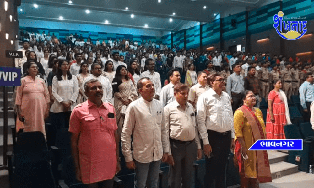 A student reception was held at Bhavnagar University Atal Auditorium.