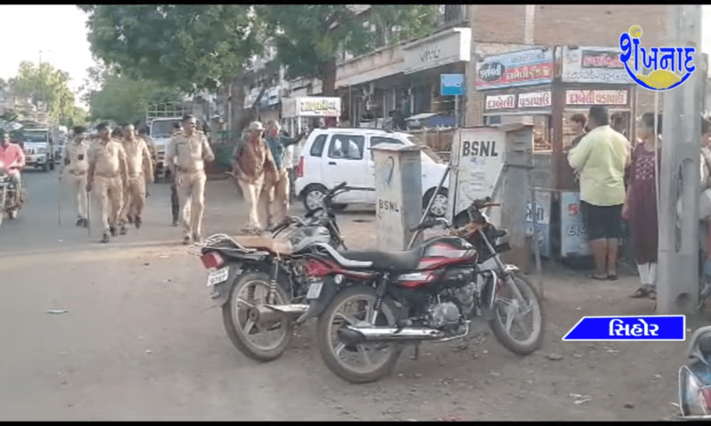 Traffic drive on the main highway of Sihore city against the empire of pressures on the ground of police force
