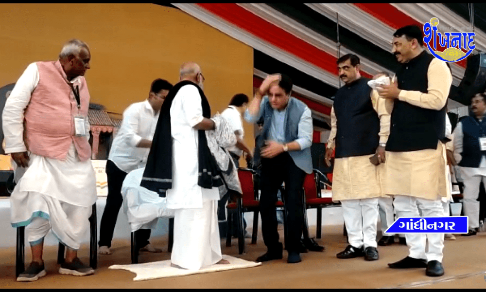 In special presence of Mr. Moraribapu, teachers' convention has concluded at Gandhinagar.